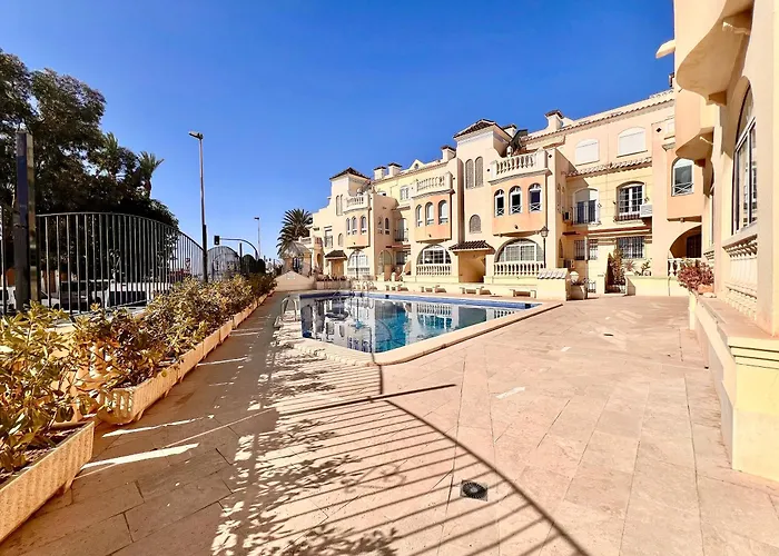 Διαμέρισμα De Lujo Con Piscina Y Vistas Al Mar En *