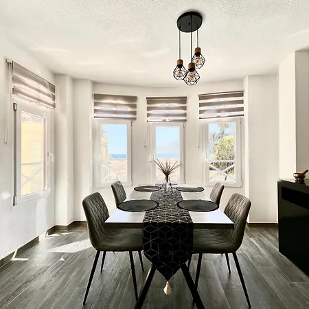 De Lujo Con Piscina Y Vistas Al Mar En *