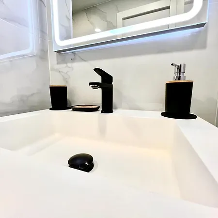 De Lujo Con Piscina Y Vistas Al Mar En Апартаменты Торевьиа