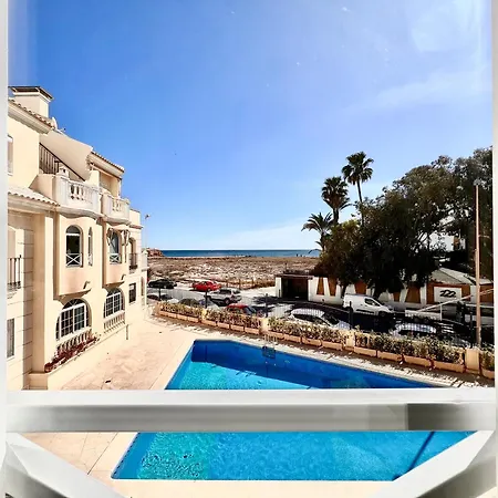 De Lujo Con Piscina Y Vistas Al Mar En Торевьиа