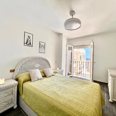 De Lujo Con Piscina Y Vistas Al Mar En Апартаменты Торевьиа