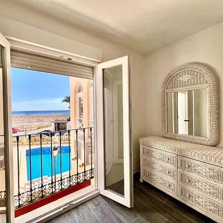 De Lujo Con Piscina Y Vistas Al Mar En * Торевьиа